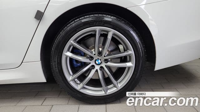 BMW 5 Series 2018 — Photo 7/33