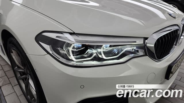 BMW 5 Series 2018 — Photo 28/33