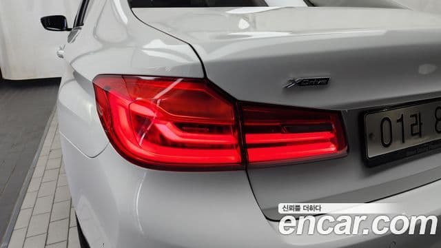 BMW 5 Series 2018 — Photo 24/33