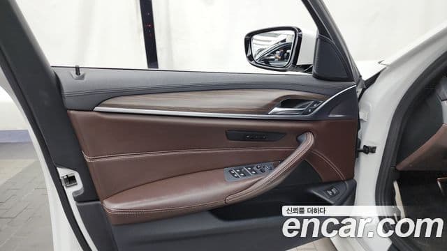 BMW 5 Series 2018 — Photo 2/33