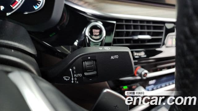 BMW 5 Series 2018 — Photo 22/33