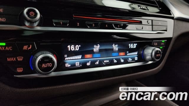 BMW 5 Series 2018 — Photo 19/33