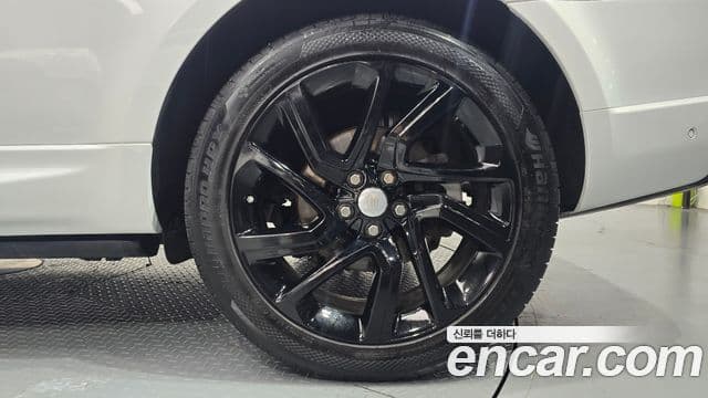 Land Rover Range Rover Sport 2019 — Photo 26/32