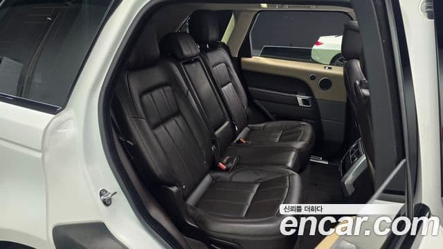 Land Rover Range Rover Sport 2019 — Photo 24/32