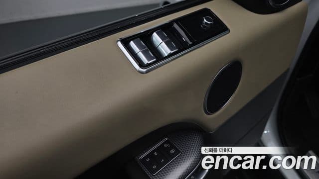 Land Rover Range Rover Sport 2019 — Photo 14/32