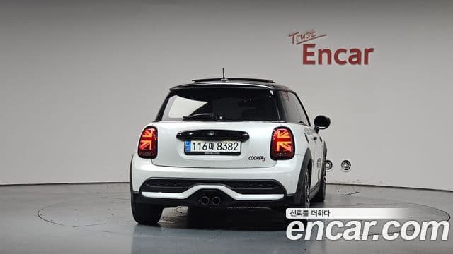 Mini Cooper S 2023 — ფოტო 4/20