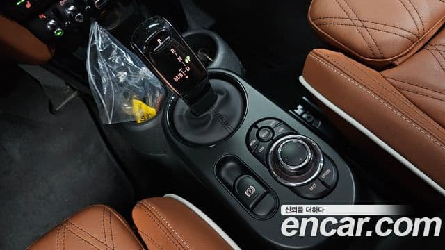 Mini Cooper S 2023 — ფოტო 9/20