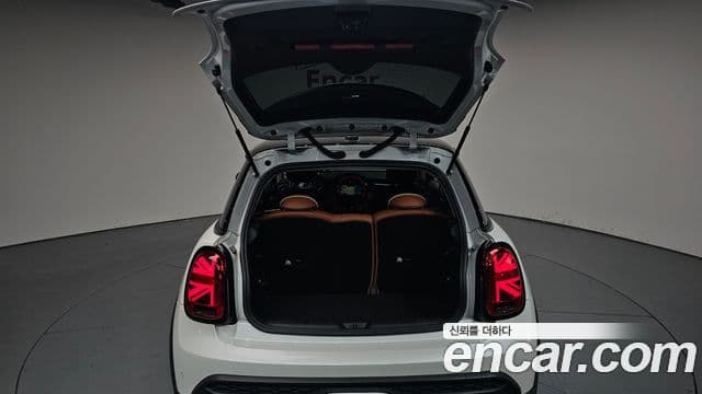 Mini Cooper S 2023 — ფოტო 20/20