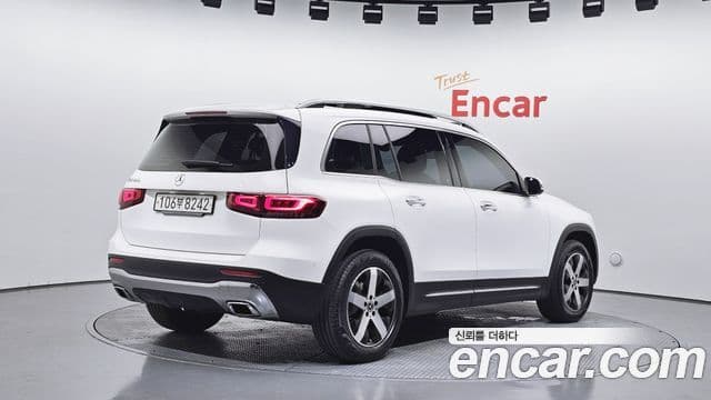 Mercedes-Benz GLB-Class 2021 — ფოტო 2/20