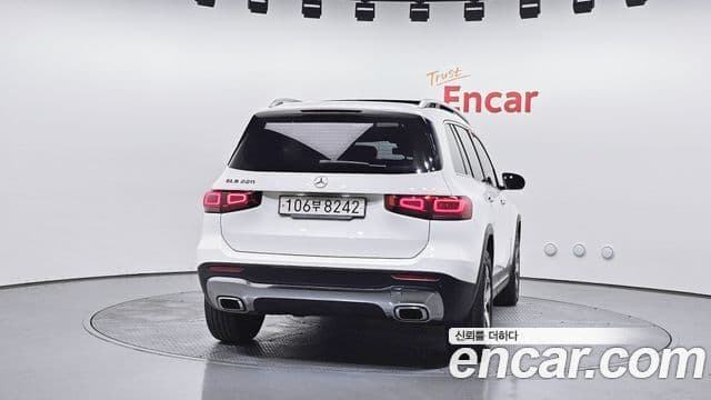 Mercedes-Benz GLB-Class 2021 — ფოტო 4/20