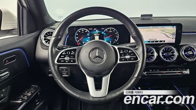 Mercedes-Benz GLB-Class 2021 — ფოტო 13/20