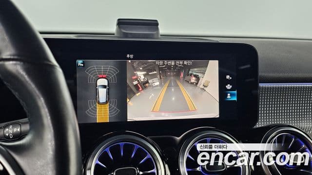 Mercedes-Benz GLB-Class 2021 — ფოტო 14/20