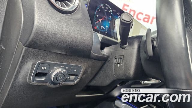 Mercedes-Benz GLB-Class 2021 — ფოტო 16/20