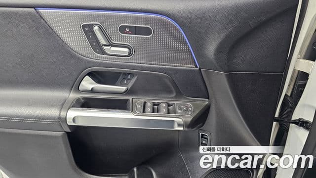 Mercedes-Benz GLB-Class 2021 — ფოტო 19/20