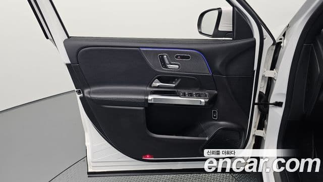 Mercedes-Benz GLB-Class 2021 — Photo 5/30