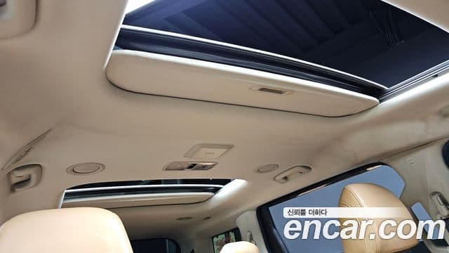 Kia Carnival 2022 — ფოტო 19/20
