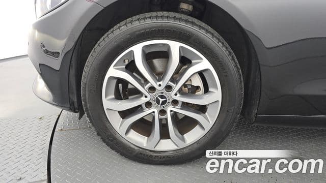 Mercedes-Benz C-Class 2018 — ფოტო 12/20