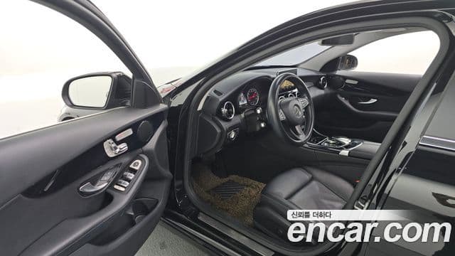 Mercedes-Benz C-Class 2018 — ფოტო 14/20
