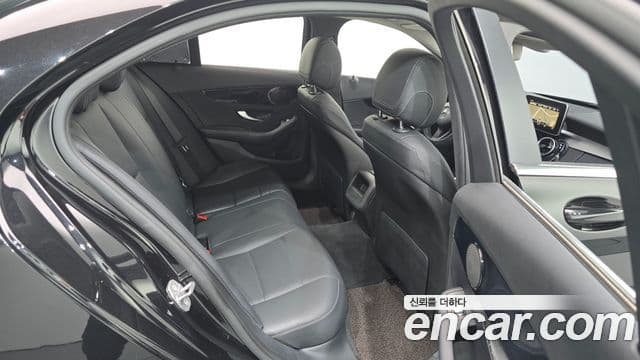 Mercedes-Benz C-Class 2018 — ფოტო 18/20