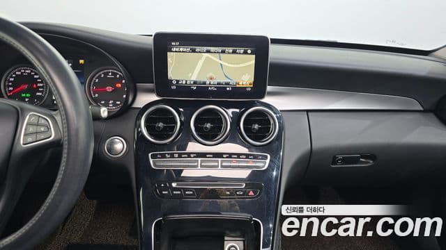 Mercedes-Benz C-Class 2018 — ფოტო 19/20