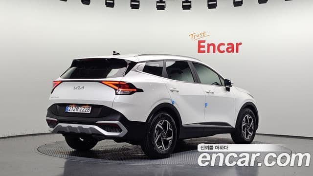 Kia Sportage 2023 — ფოტო 2/20