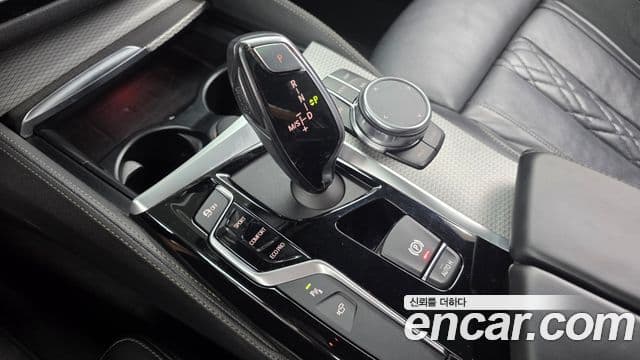 BMW 5 Series 2018 — Şəkil 9/20