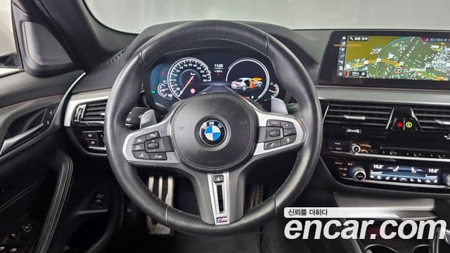 BMW 5 Series 2018 — Şəkil 13/20