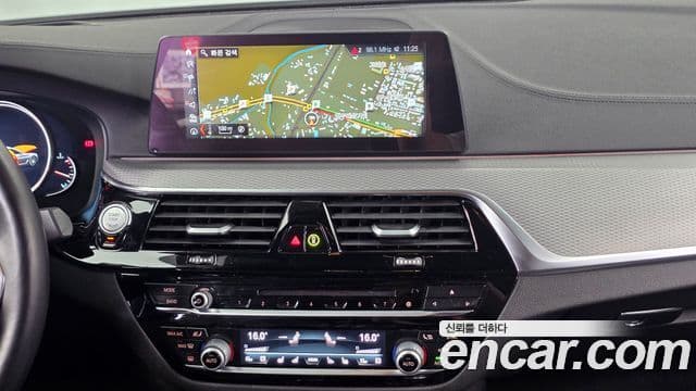 BMW 5 Series 2018 — Şəkil 14/20