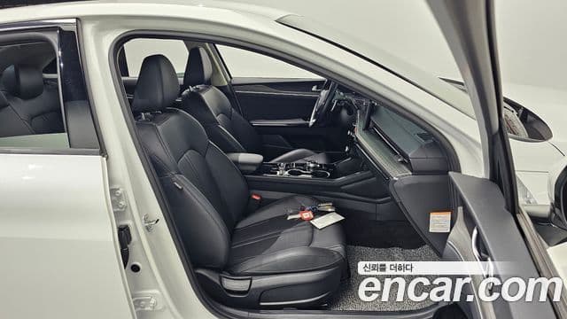 Kia K5 2024 — ფოტო 28/30