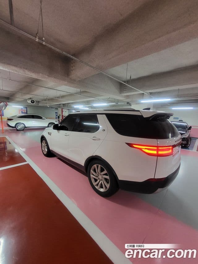 Land Rover Discovery 5 2019 — Şəkil 7/9