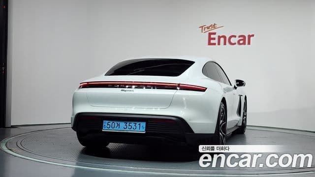 Porsche Taycan 2023 — Photo 4/20