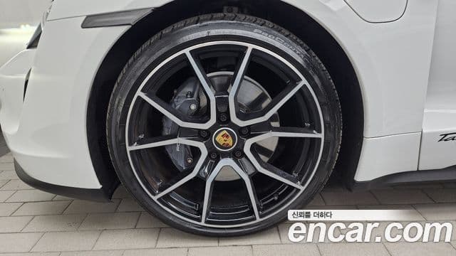 Porsche Taycan 2023 — Photo 5/20