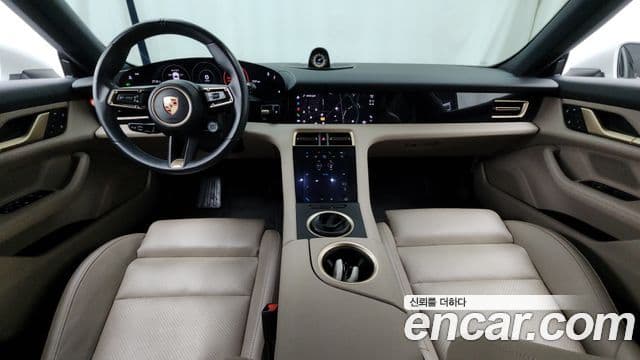 Porsche Taycan 2023 — Photo 8/20