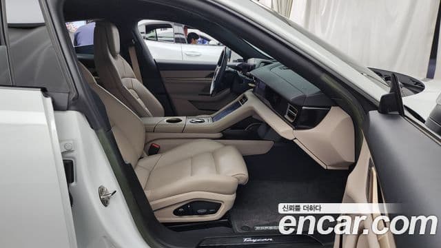 Porsche Taycan 2023 — Photo 11/20