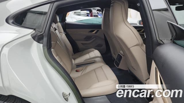 Porsche Taycan 2023 — Photo 6/20