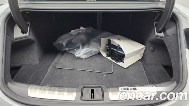Porsche Taycan 2023 — Photo 19/20