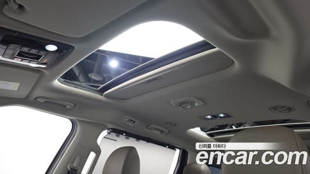 Kia Carnival 2024 — ფოტო 17/20