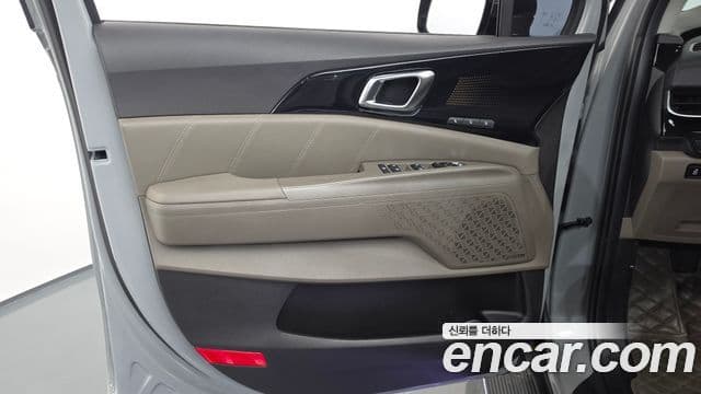 Kia Carnival 2024 — ფოტო 25/37