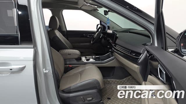 Kia Carnival 2024 — ფოტო 21/37