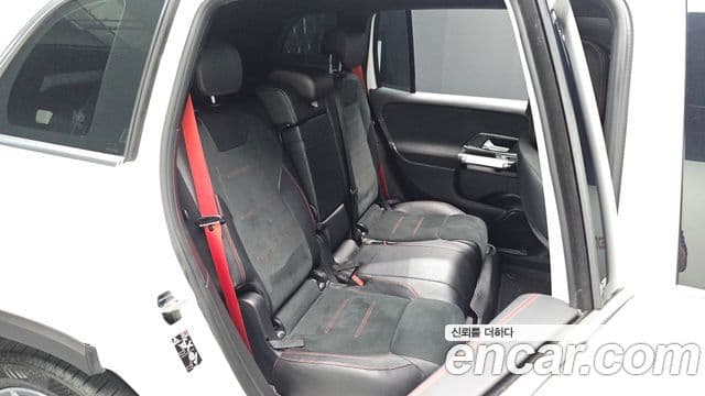 Mercedes-Benz GLB-Class 2021 — Фото 11/20