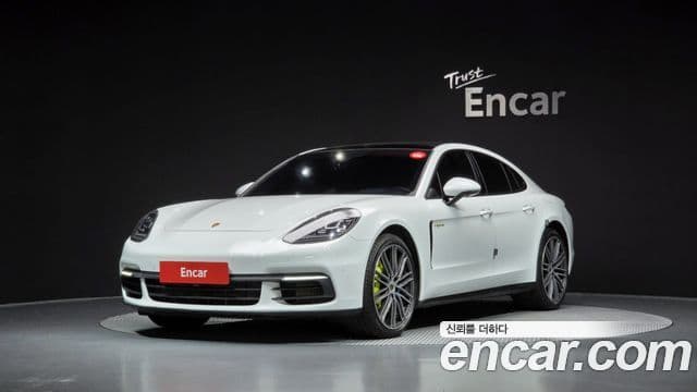 Porsche Panamera 2019 — Фото 1/20