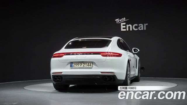 Porsche Panamera 2019 — Фото 4/20