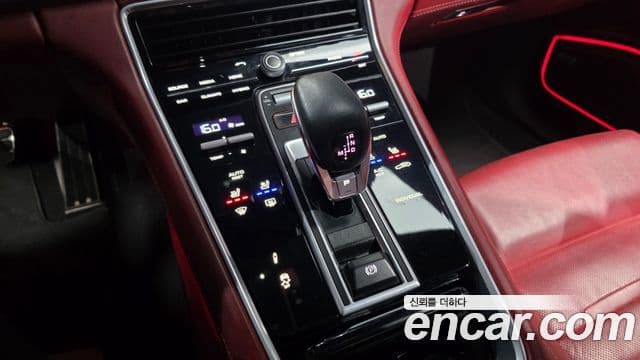 Porsche Panamera 2019 — Фото 9/20