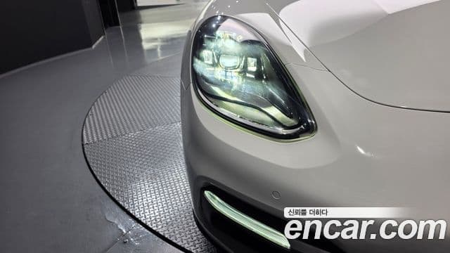 Porsche Panamera 2019 — Photo 35/38