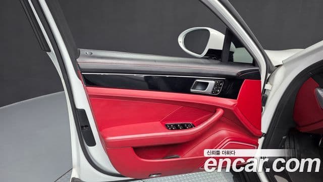 Porsche Panamera 2019 — Photo 1/38