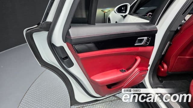 Porsche Panamera 2019 — Photo 2/38