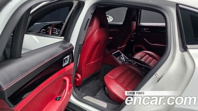 Porsche Panamera 2019 — Photo 38/38