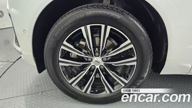 Volvo XC60 2021 — Şəkil 5/20