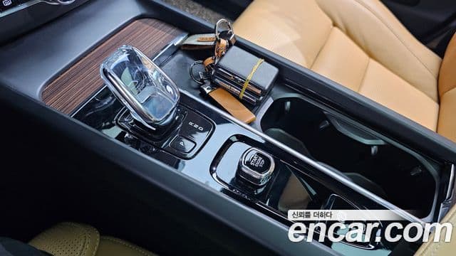 Volvo XC60 2021 — Şəkil 8/20