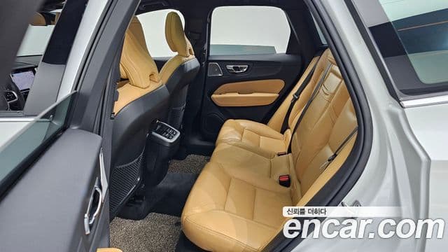 Volvo XC60 2021 — Şəkil 13/20